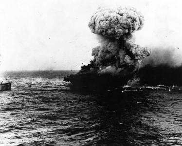Large_explosion_aboard_USS_Lexington_(CV-2),_8_may_1942