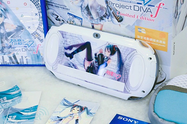 PS Vita】SCE 『PlayStation Vita 初音ミク Limited Edition』 画像など - ヲチモノ